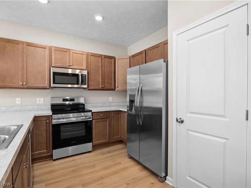 111 Brunswick Drive, Elyria, OH 44035 Photo 17
