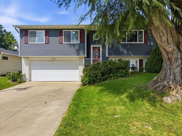 2540 Copper Dr , Marion, IA 52302
