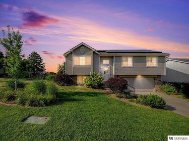 11910 Mary Street, Omaha, NE 68164