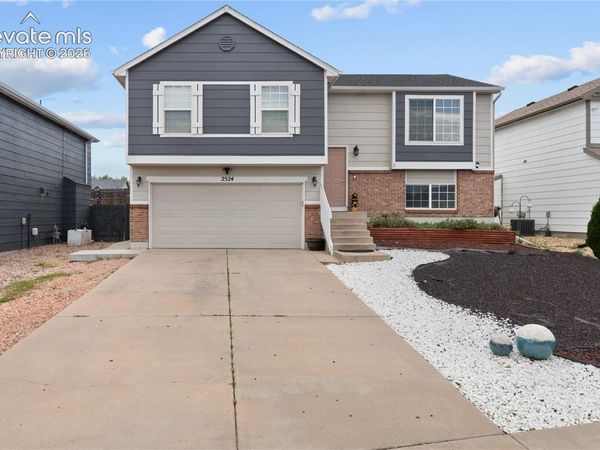 2524 Weyburn Way, Colorado Springs, CO 80922