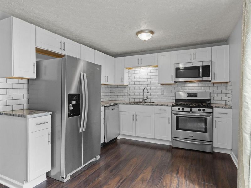4431 Hickory Wood Drive, Columbus, OH 43228 Photo 4