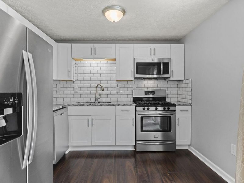 4431 Hickory Wood Drive, Columbus, OH 43228 Photo 5