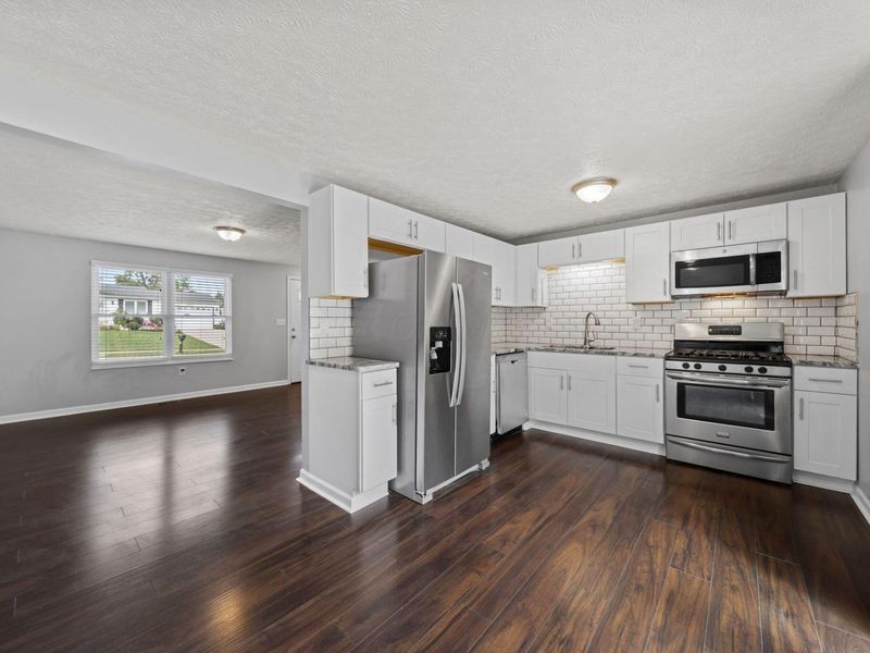 4431 Hickory Wood Drive, Columbus, OH 43228 Photo 8