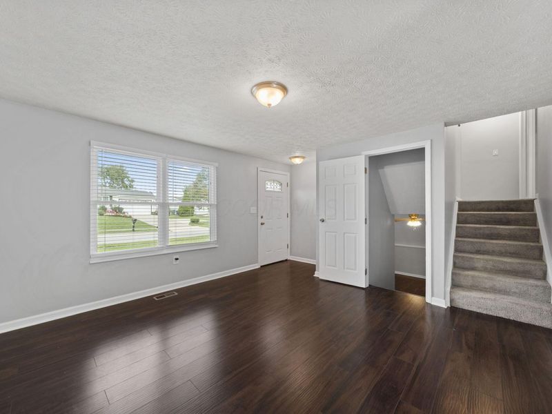 4431 Hickory Wood Drive, Columbus, OH 43228 Photo 9