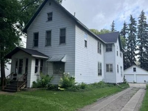 513 6TH Street S, Grand Forks, ND 58201