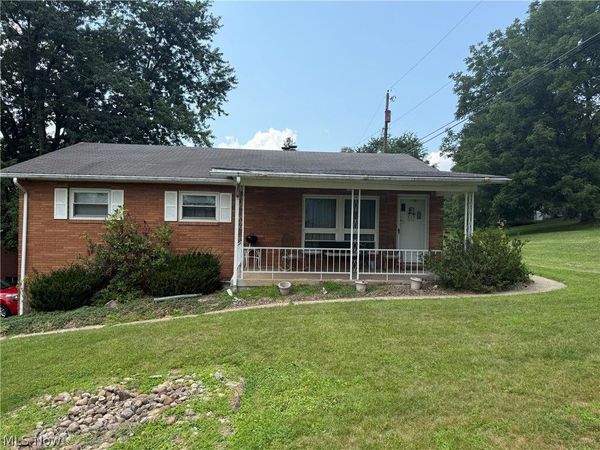 203 Meadowbrook Drive , Wintersville, OH 43953