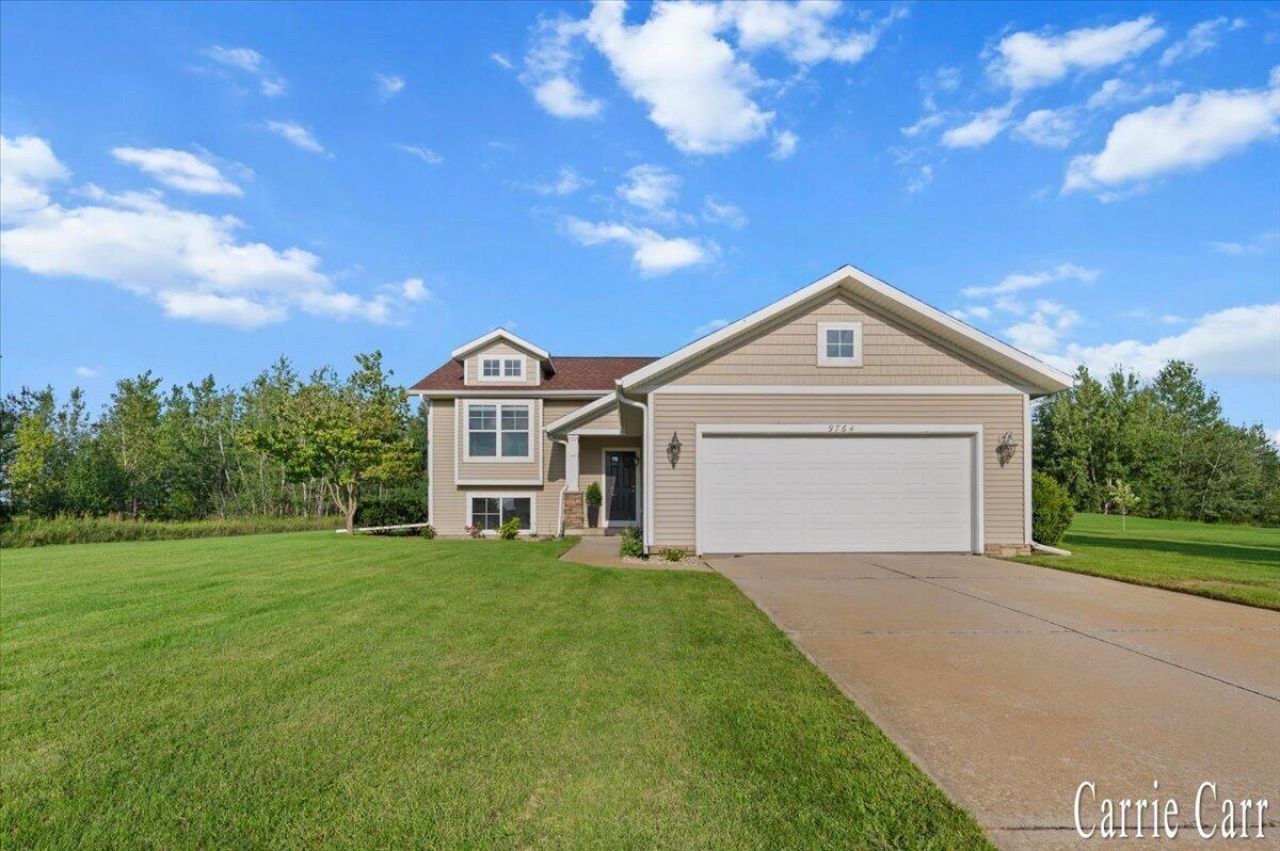9764 Hessler Xing, Rockford, MI 49341 Main Photo
