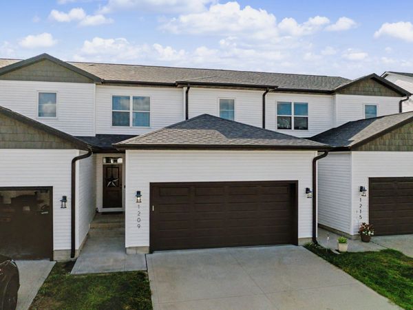 1209 E 28th Street, Norwalk, IA 50211