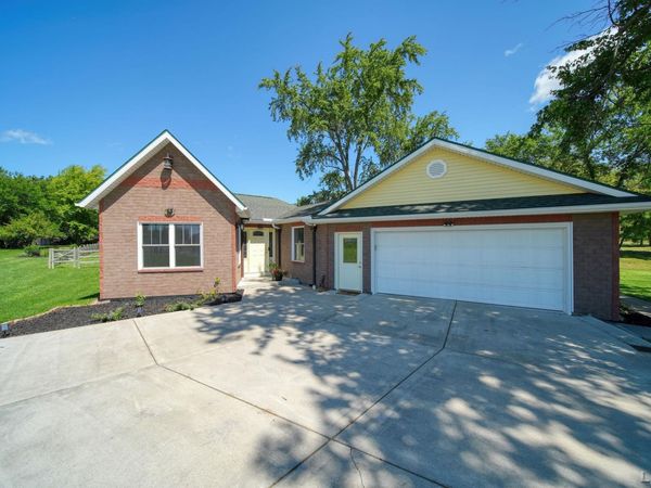 2301 Wolf Creek , Adrian, MI 49221