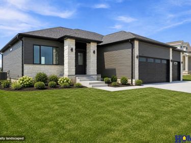 9011 Castle Pine Drive, Lincoln, NE 68516