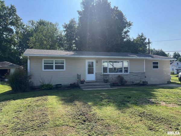 207 N ILLINOIS Street, Camp Point, IL 62320