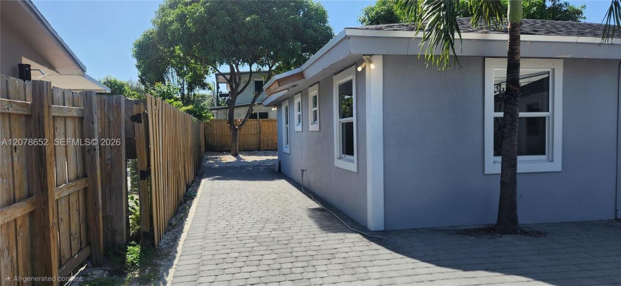 150 NW 17th Ct , Miami, FL 33125 Photo