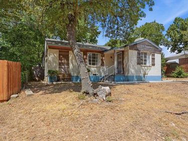 911 Reverchon Drive , Dallas, TX 75211