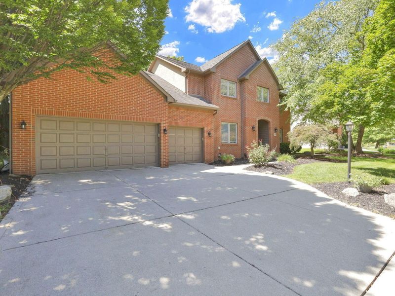 5205 Forest Run Drive, Dublin, OH 43017 Photo 2