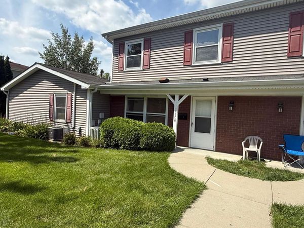 1305 Kingsbury Drive , Unit E, Hanover Park, IL 60133
