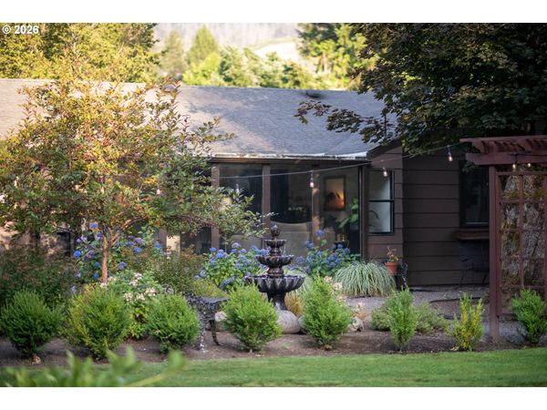 90514 LURE LN, Leaburg, OR 97489