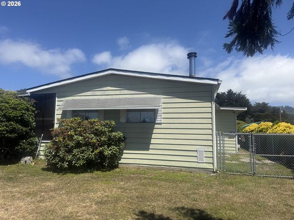 15965 BAY VIEW DR, Brookings, OR 97415