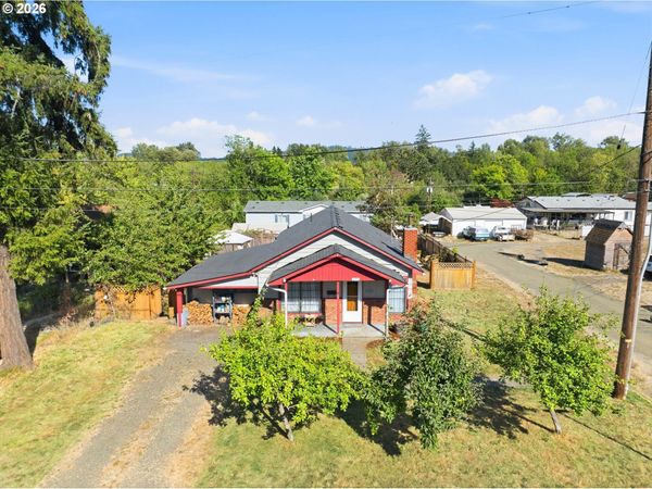 221 WALNUT ST, Independence, OR 97351