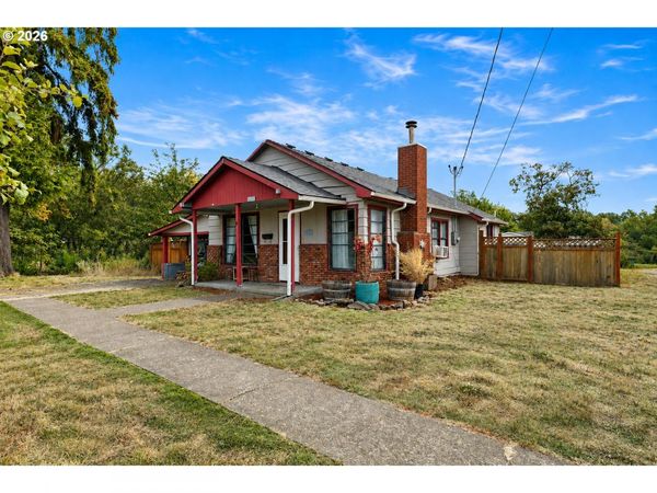221 WALNUT ST, Independence, OR 97351