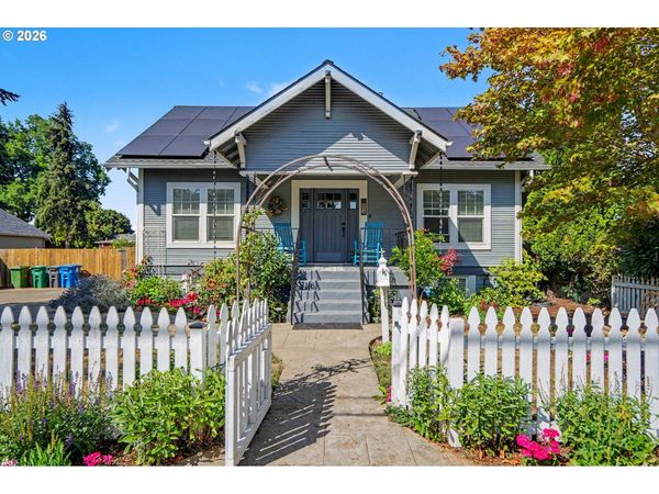 914 PINE ST, Silverton, OR 97381