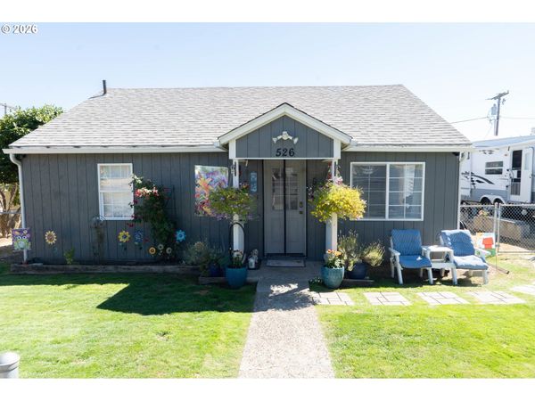 526 W SECOND AVE, Sutherlin, OR 97479