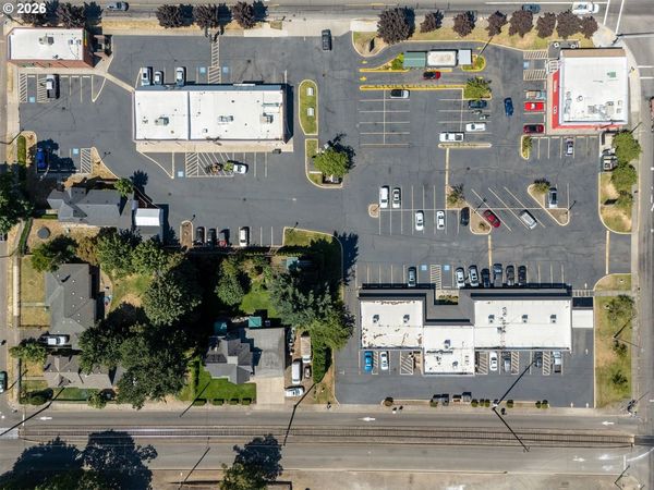 230 N 3rd ST, Harrisburg, OR 97446