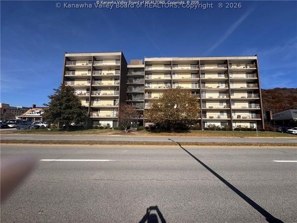 2106 Kanawha Boulevard E, Unit 211, Charleston, WV 25311