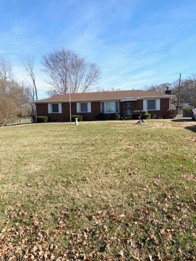 222 Yorktown Rd, Clarksville, TN 37042 Main Photo