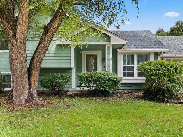 2434 E Rose Avenue, Des Moines, IA 50320