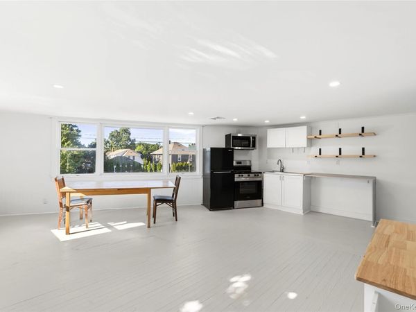 162 Mill Road, Unit 1, Westhampton Beach, NY 11978