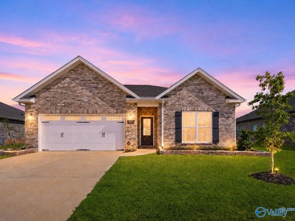 107 Saylor Rose Drive, New Market, AL 35761