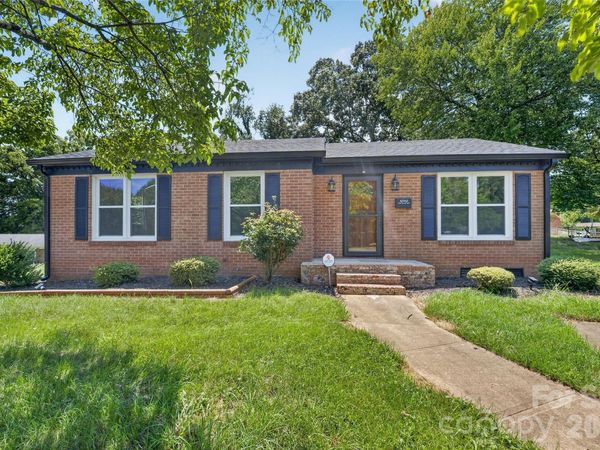 4040 Burnham Court , Winston Salem, NC 27105