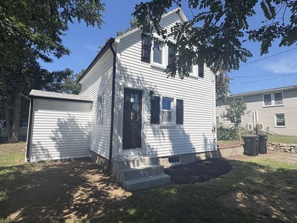 963 Russells Mills Rd, Dartmouth, MA 02748