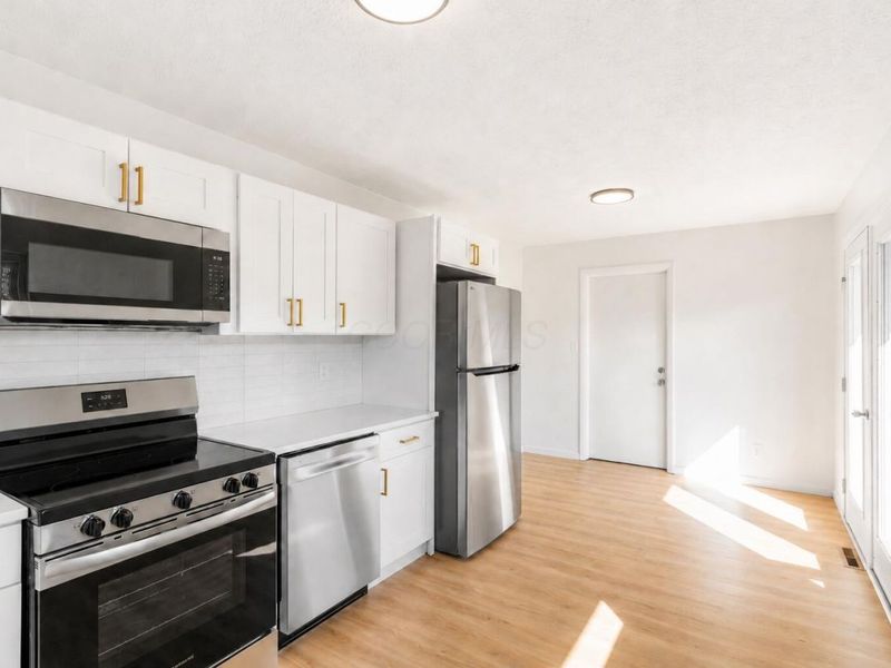 1852 Bar Harbor Road, Columbus, OH 43219 Photo 10