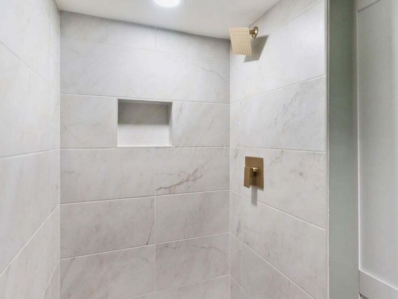 1852 Bar Harbor Road, Columbus, OH 43219 Photo 24