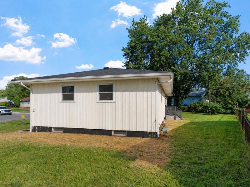 1852 Bar Harbor Road, Columbus, OH 43219 Photo 3