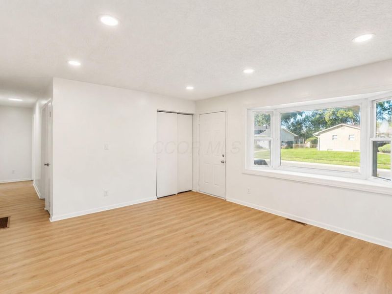 1852 Bar Harbor Road, Columbus, OH 43219 Photo 7