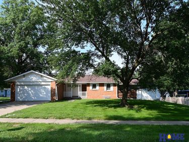 2021 Devoe Drive, Lincoln, NE 68506