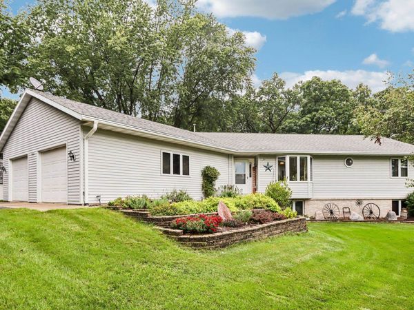 W7096 N Oak Ridge Court, Poynette, WI 53955