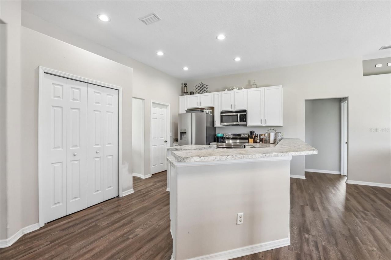 2206 Wooden Shoe Way , Plant City, FL 33567 Photo