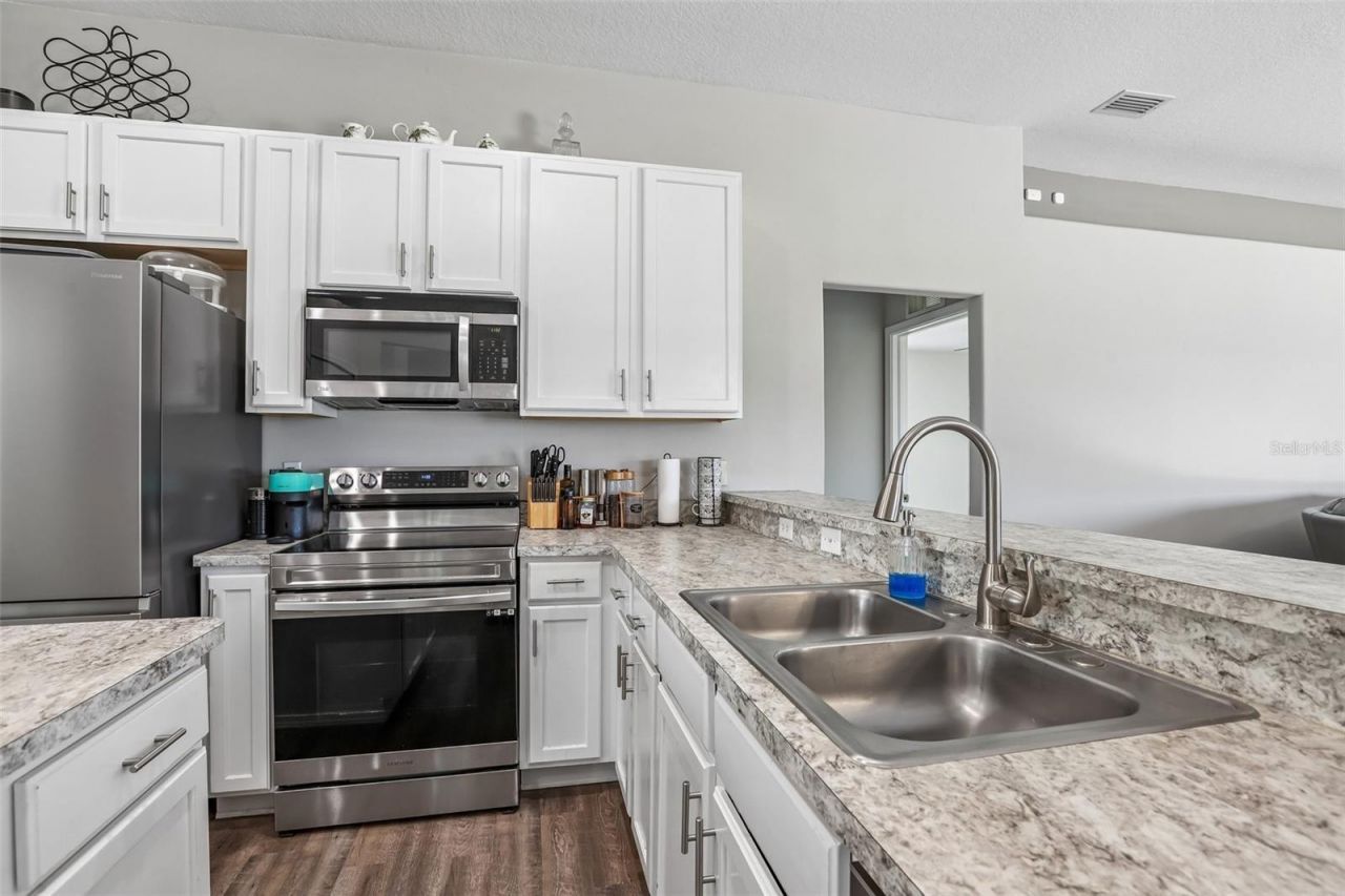 2206 Wooden Shoe Way , Plant City, FL 33567 Photo