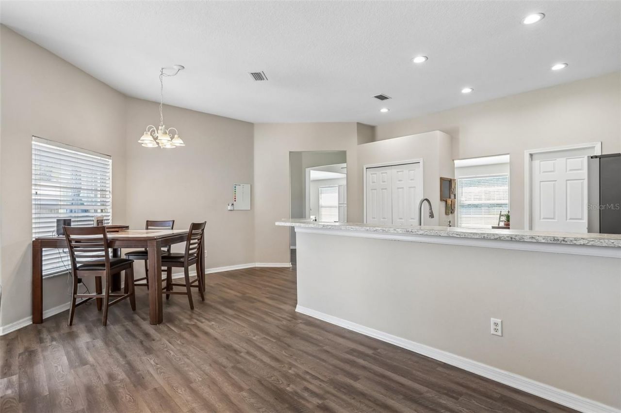 2206 Wooden Shoe Way , Plant City, FL 33567 Photo
