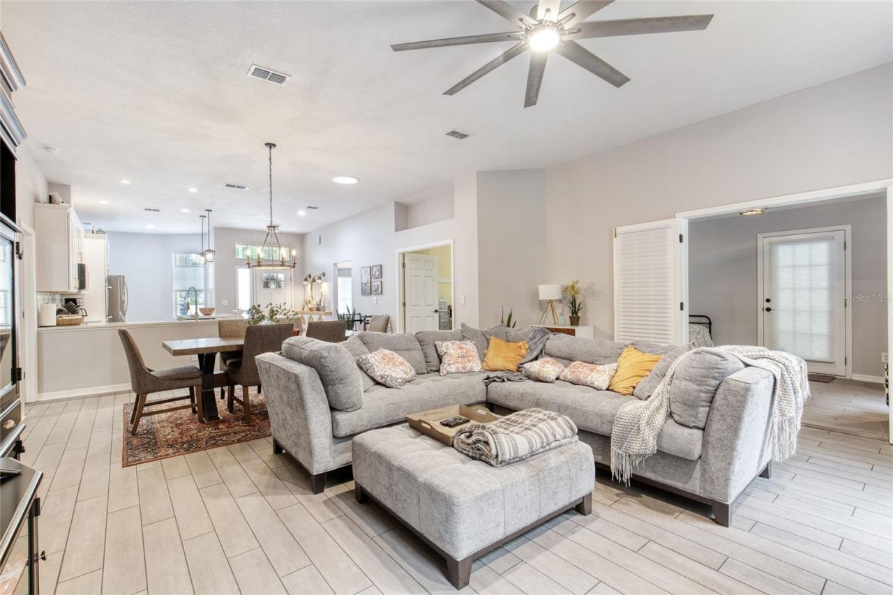 12 Meadow Ridge View , Ormond Beach, FL 32174 Photo