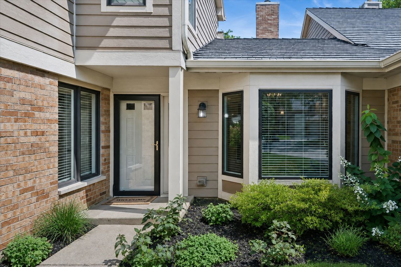 1204 Chatham Court , Unit 1204, Libertyville, IL 60048 Main Photo