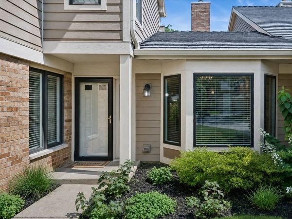 1204 Chatham Court , Unit 1204, Libertyville, IL 60048