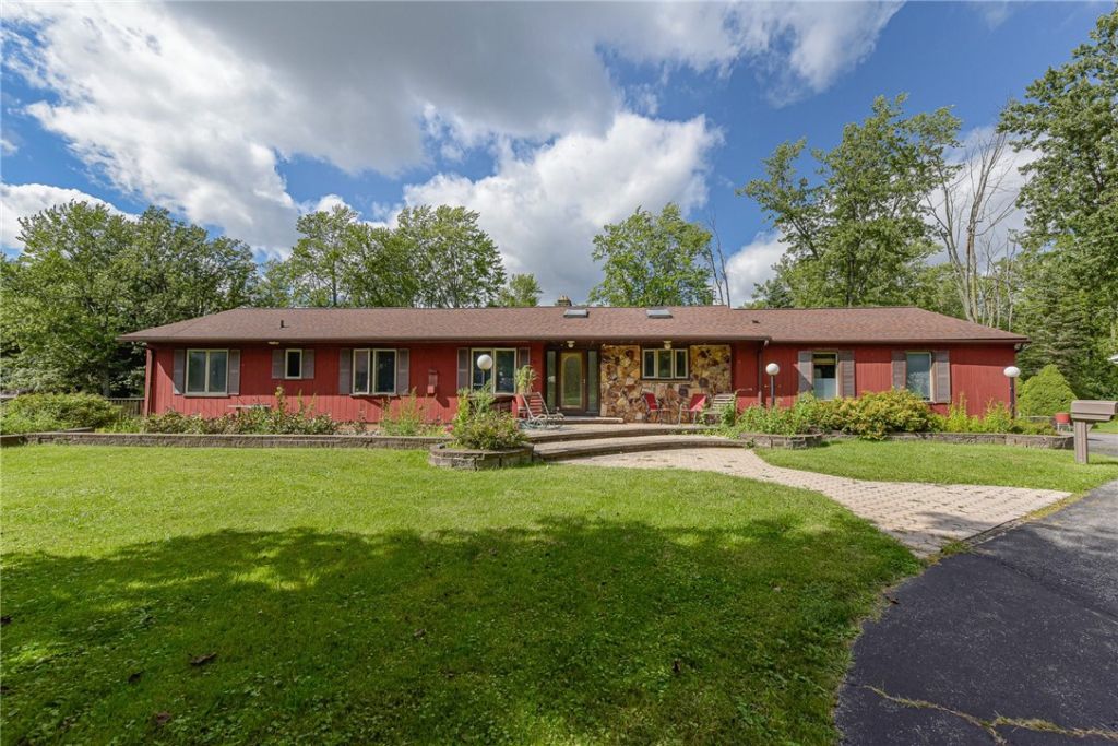907 Pixley Road, Rochester, NY 14624 Main Photo