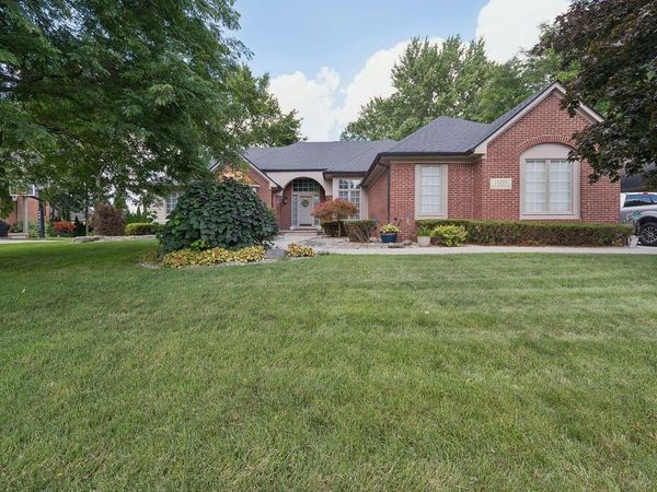 11215 Wilshire Drive, Shelby Twp, MI 48315