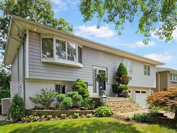 1727 Roberta Lane , Merrick, NY 11566