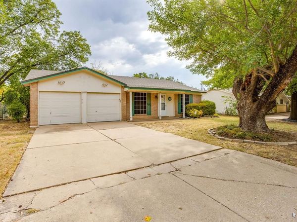 312 NW Wintercrest Road, Burleson, TX 76028
