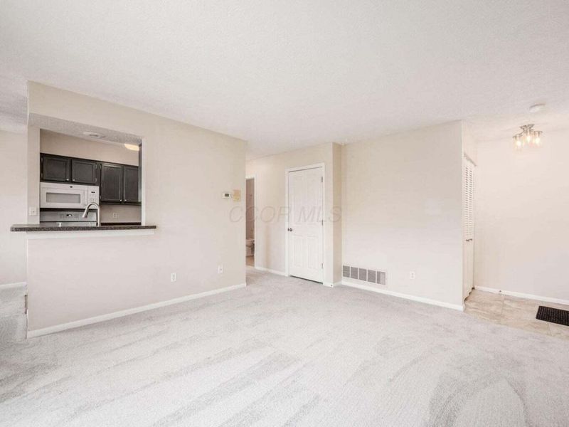 2196 Hedgerow Road , Unit 2196C, Columbus, OH 43220 Photo 4